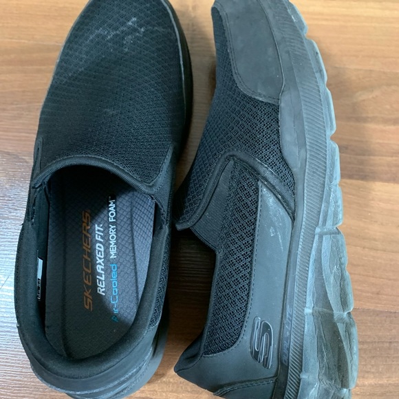 Sketchers walking shoes - Picture 3 of 6